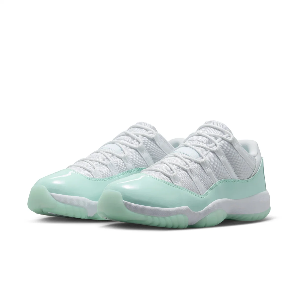 Air Jordan 11 Retro Low "Igloo"