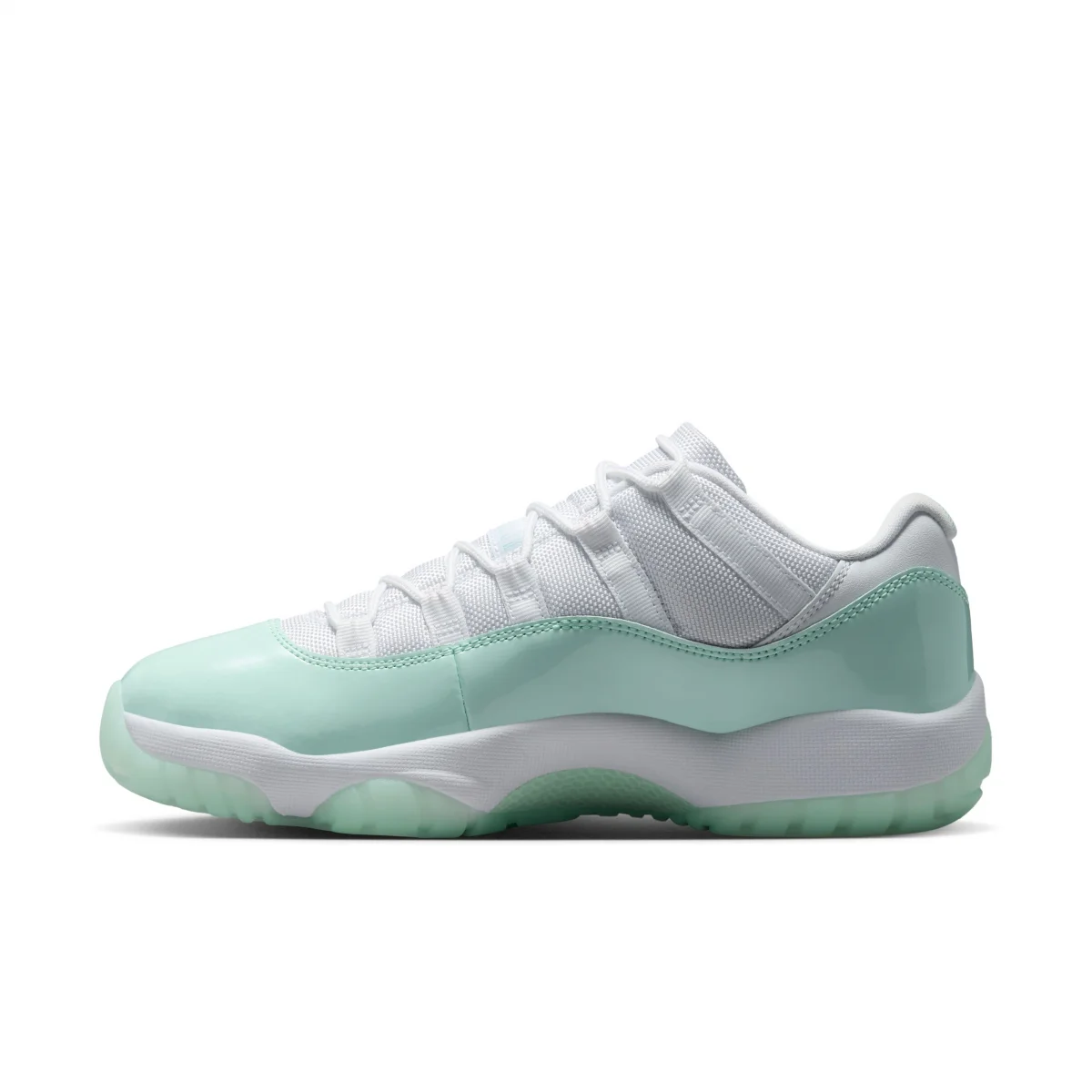 Air Jordan 11 Retro Low "Igloo"