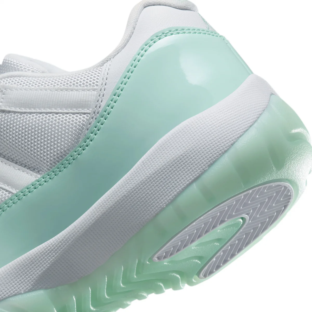 Air Jordan 11 Retro Low "Igloo"