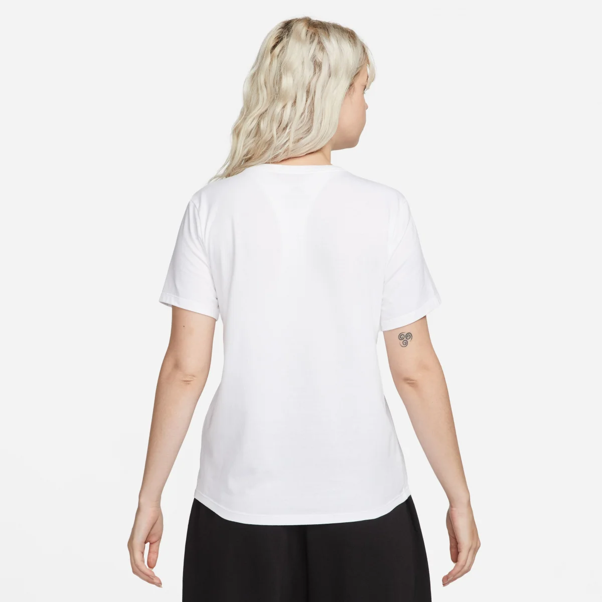 Nike Sportswear Club Essentials T-Shirt