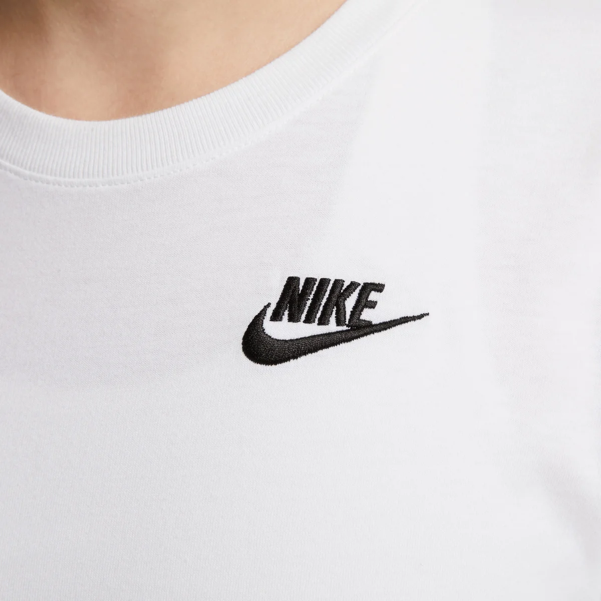 Nike Sportswear Club Essentials T-Shirt