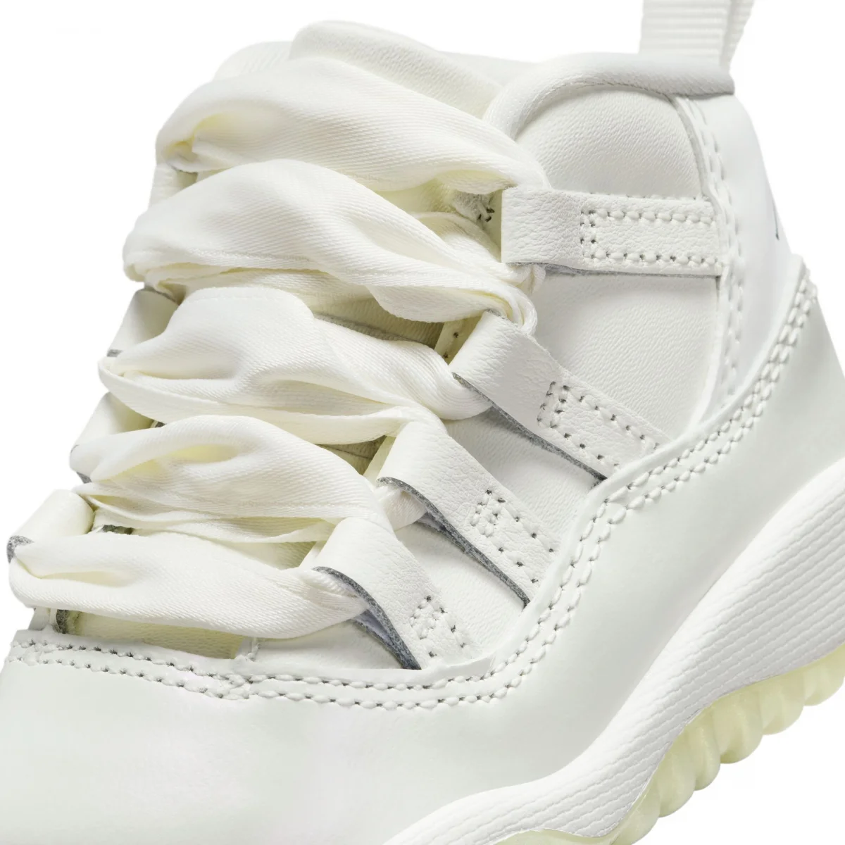 Jordan 11 Retro "Pearl"